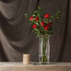 Florabundance Lily Vase -Dartington Shop florabundance lily winter sq 022